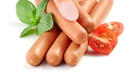 Ce conțin, de fapt, crenvurștii de post din comerț! Mulți români îi consumă fără să știe din ce sunt făcuți