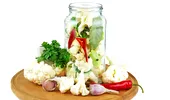 Pune aceste 4 legume în același borcan și obții cea mai gustoasă murătură de iarnă