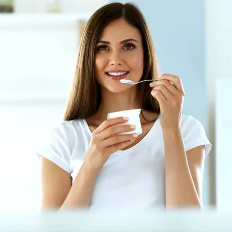 Consumul de iaurt ar putea ajuta la prevenirea unor boli grave. Ce spun specialiștii