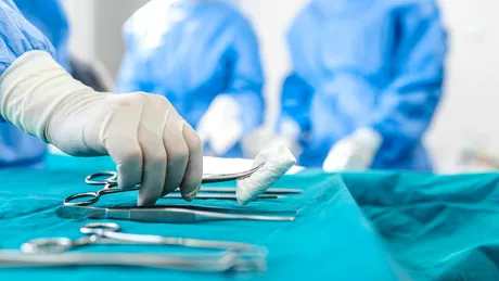 A murit bărbatul care suferise un transplant de rinichi de porc. Ce complicații a avut, de fapt