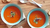 Supa cremă de ardei roșu cu smântână – rețetă delicioasă ce te face să uiți de frig