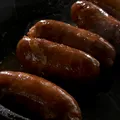 Rețetă clasică de omletă cu Cârnați Durdulii de la Matache Măcelaru’