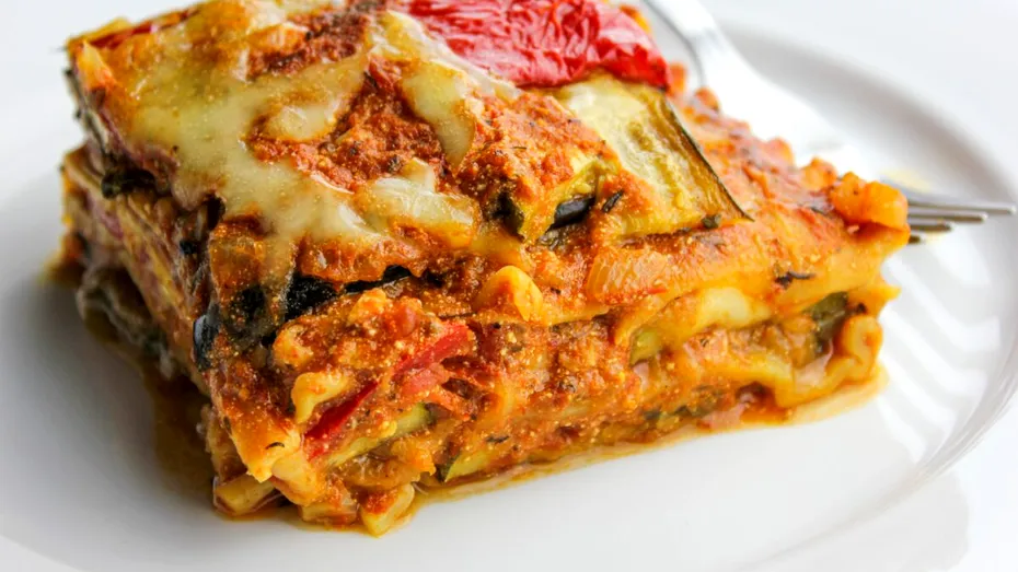 Lasagna fără parmezan, mozzarella sau carne? Da, și este absolut delicioasă!