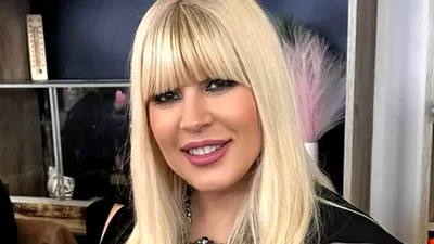 Imagini cu Elena Udrea în costum de baie. Cum a apărut la Sulina