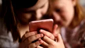 Vacanța de vară, oportunitate de reconectare și echilibru digital în familie. 70% dintre copiii în vârstă de 10 ani dețin un smartphone
