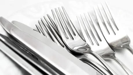 Redă strălucirea tacâmurilor tale cu un truc simplu, folosit pe vremuri de bunici