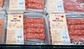 Din ce sunt făcuți mititeii marcă proprie din Auchan. Mulți români îi cumpără pentru grătarul de 1 Mai