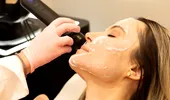 Ai 25 de ani și nu ai riduri încă? Dermatologii spun că acum este momentul perfect pentru prevenție