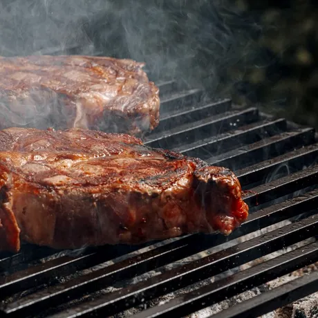 Cea mai periculoasă carne din lume! E nelipsită de pe grătarele românilor