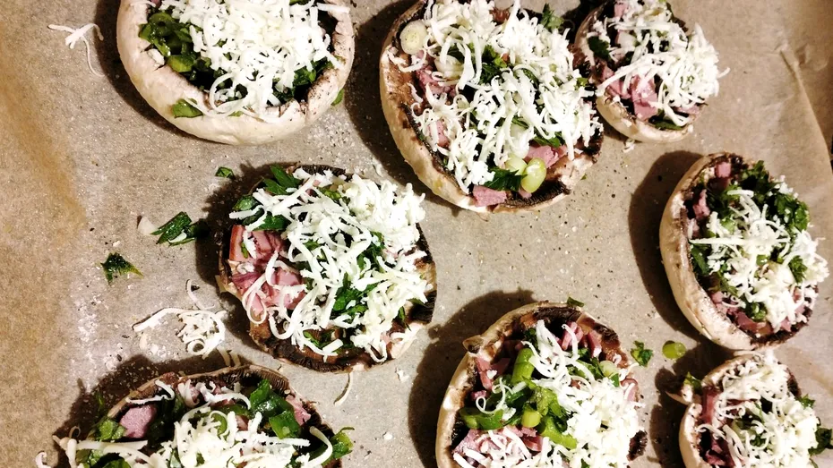 Cum să te saturi cu mai puțin de 200 de calorii. Idee de cină rapidă: ciuperci umplute la cuptor