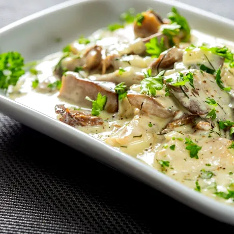 Rețeta de ciulama din 1940. Gust autentic și preparare pas cu pas