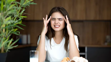 Vitaminele care îți lipsesc dacă te doare des capul. Ce să mănânci ca să scapi de migrene