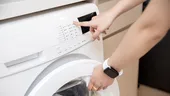La ce oră să speli rufele vara să reduci factura la curent. Trucul care îți salvează portofelul!