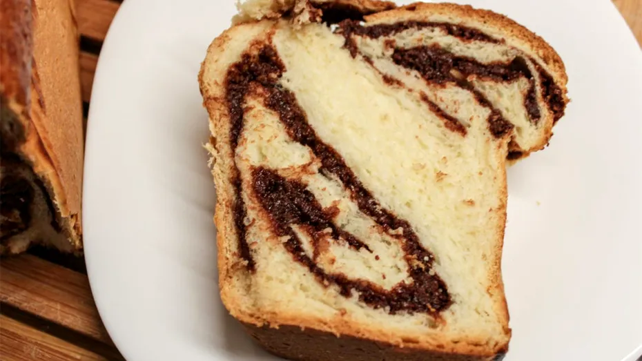 Nu este o eroare! Câte calorii are o singură felie de cozonac, de fapt