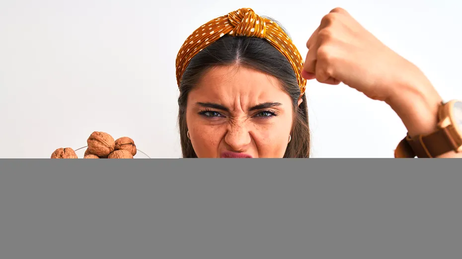 Îți crește tensiunea din cauza stresului? Calmează-te cu nuci!