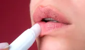 Cum să îți mărești buzele în mod natural cu un amestec simplu. Nu trebuie să apelezi la medicul estetician