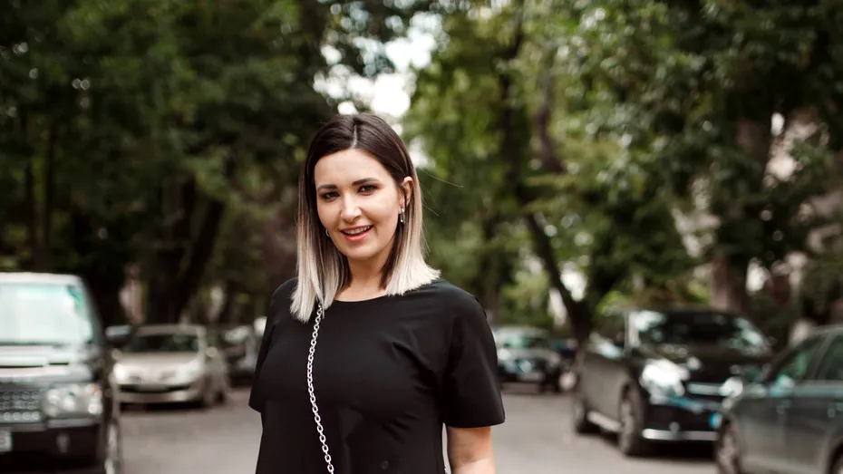 10 trucuri ca să pari mai slabă. La ce metode apelează Ela Crăciun