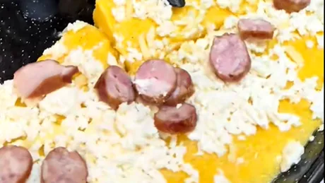 Cât costă o porție de mămăligă cu brânză la Târgul de Crăciun din Craiova! Prețul uriaș a stârnit indignare printre români 