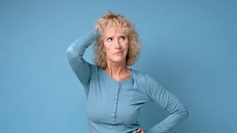 Menopauza timpurie și riscurile pentru sănătate. Cum poate alimentația să întârzie acest proces natural