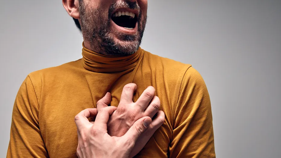 Riscurile unui infarct „dus pe picioare”. Semnele pe care să nu le ignori