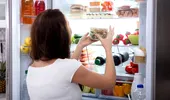 Pune un pliculeț de ceai în frigider și vezi ce se întâmplă. Metoda care elimină mirosurile neplăcute