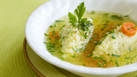 Cum se face supa cu găluște. Rețeta tradițională făcută de străbunici în 1940