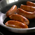 Ouă la cuptor cu Cârnați Durdulii de la Matache Măcelaru’ și ciuperci