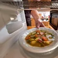 De ce mâncarea are uneori alt gust după ce o încălzești a doua zi. Ce se schimbă, de fapt, în alimente
