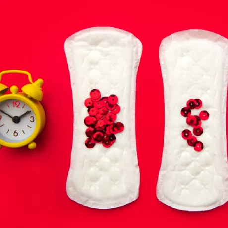 De ce menstruația „se schimbă” vara: ce se întâmplă în corpul tău când temperaturile cresc