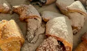 Rețeta pentru cornulețe cu gem. Elwira Petre arată pas cu pas cum se face desertul copilăriei