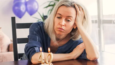 Depresia aniversară - de ce ne „pocnește” suferința fix când ar trebui să fim fericiți și cum depășim această stare