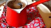 Cafeaua la ibric, un pericol pentru inimă? Substanța din cafea care favorizează „lipirea” grăsimilor pe vasele de sânge