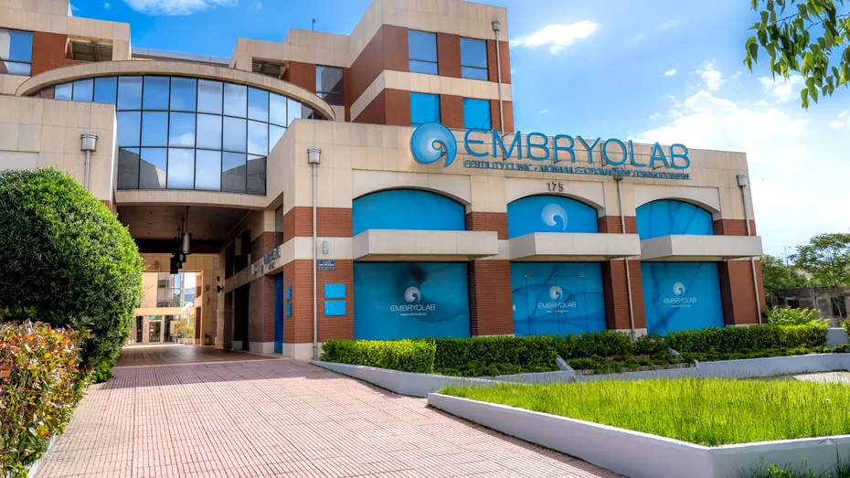 Clinica de reproducere asistată Embryolab, cu rate mari de succes în Europa, oferă un tratament FIV GRATUIT