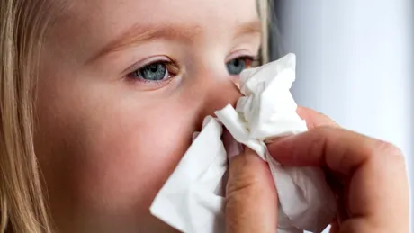 Cum prevenim şi tratăm răceala şi gripa la copii