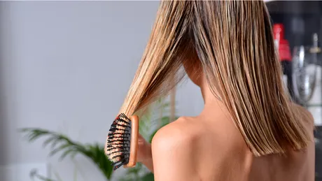 Porozitatea părului: ce este, cum se îngrijește, ce produse trebuie să folosești