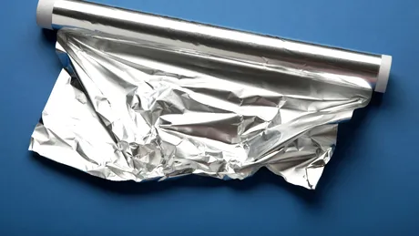15 lucruri surprinzătoare pe care nu știai că le poți face cu folia de aluminiu