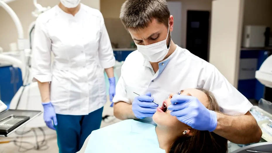 (P) Cum arată un plan complet de servicii stomatologice în Sibiu pentru un pacient care vine prima dată la o clinică nouă