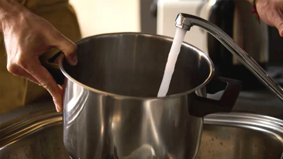 Ecuația ciorbei. Câți litri de apă trebuie să pui, de fapt, la 1 kg de carne