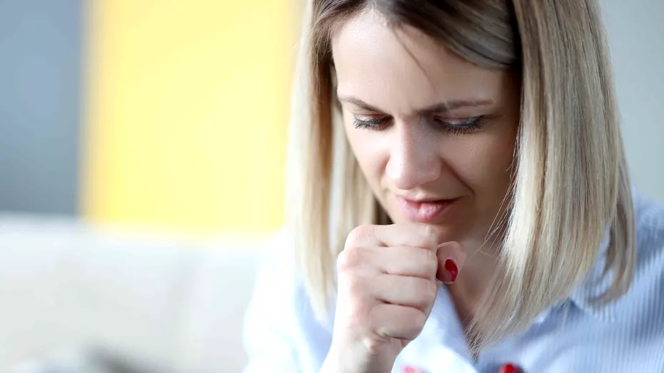 Ce boală pot ascunde tusea, răgușeala și regurgitațiile și cum se depistează?
