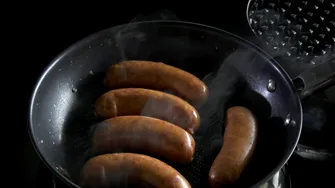 Varză călită cu Cârnați Durdulii de la Matache Măcelaru’