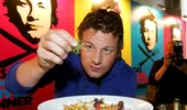 Gwyneth Paltrow ia lecţii de gătit de la specialistul Jamie Oliver