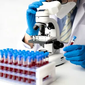Cancerul ar putea fi detectat în stadiu incipient datorită unui nou test de sânge. Metoda inovatoare descoperită recent