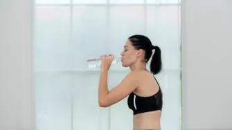 „Trucul insulinei” care arde grăsimea înainte să mănânci. Rutina de dimineață care îți accelerează metabolismul