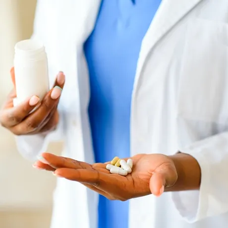 Farmaciile din România pot elibera antibiotice fără rețetă pentru 48 de ore, conform unui nou ghid oficial