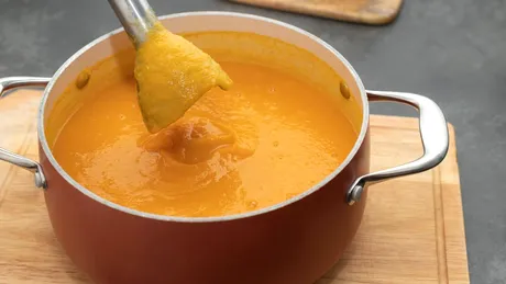 Supa care te scapă de migrenă. Rețeta care alungă orice durere de cap