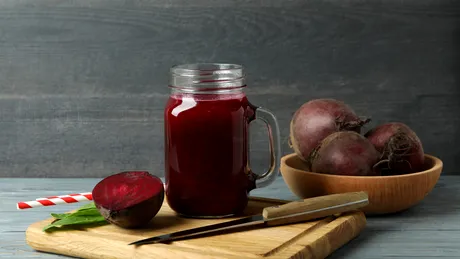 Un pahar de suc de sfeclă poate îmbunătăți sănătatea cardiovasculară a femeilor aflate în pre-menopauză