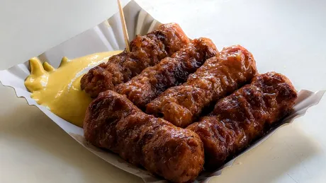 Ingredientul din mici care provoacă balonare: de ce te simți umflat(ă) după grătar