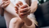 Furnicături și senzații de arsură în mâini sau picioare? Neurologii spun că pot ascunde afecțiuni care nu trebuie ignorate