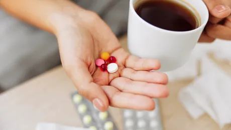 Suplimentele pe care nu ar trebui să le iei niciodată cu cafea. Greșeala de dimineață care poate reduce efectul vitaminelor