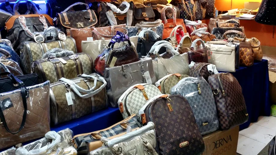 Cum să îți dai seama dacă geanta ta e originală sau fake. 7 semne care arată că produsul nu este autentic